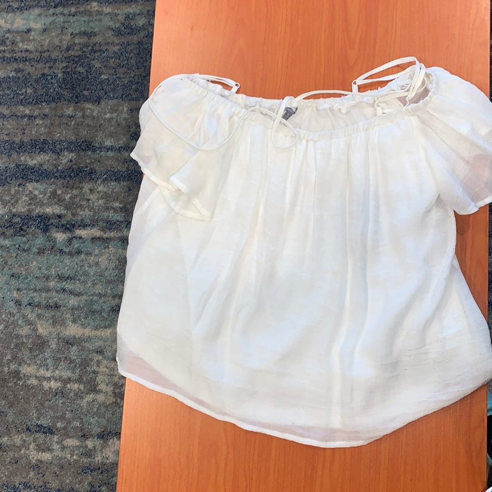 Flow white top